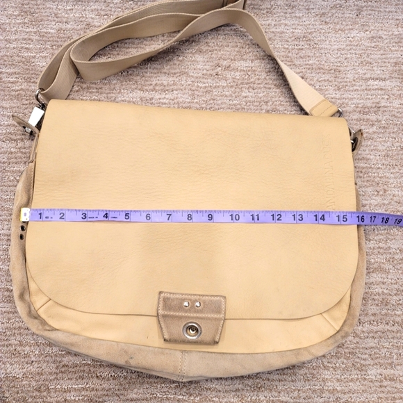 Mandarina Duck Messenger Bag - Picture 6 of 15